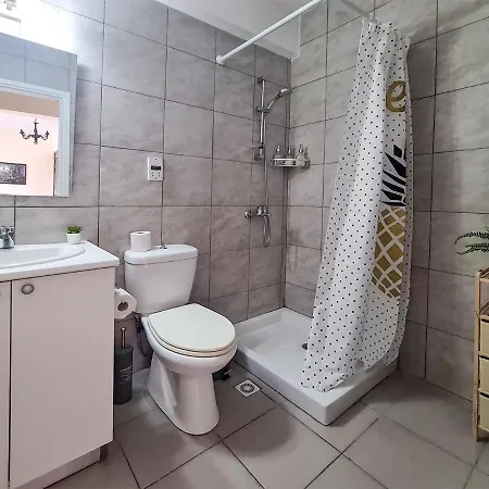 Lisa's - Margarita Gardens بافوس