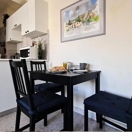 Lisa's - Margarita Gardens بافوس