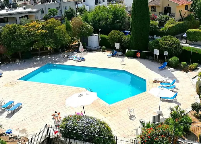 Lisa's - Margarita Gardens Paphos